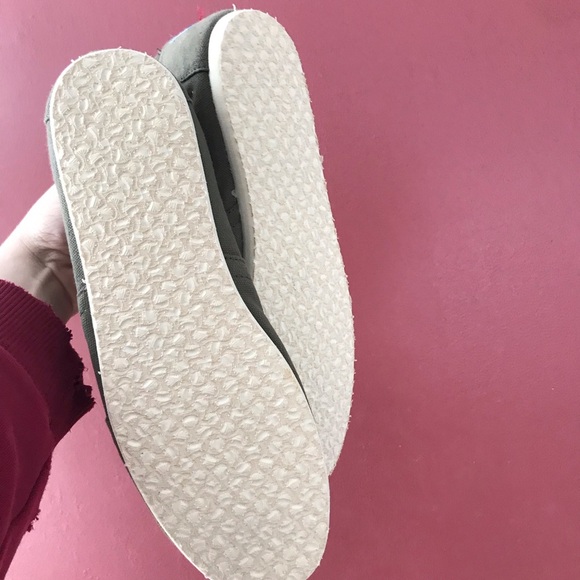 Brand New without Tags Green Canvas TOMs - Picture 7 of 8